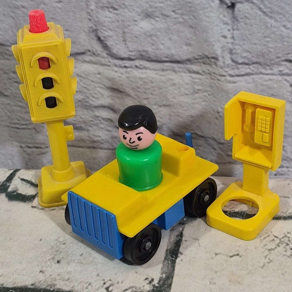 Vintage Fisher-Price Little People Lot 4pcs Traffic Light Man Car Phone Booth
